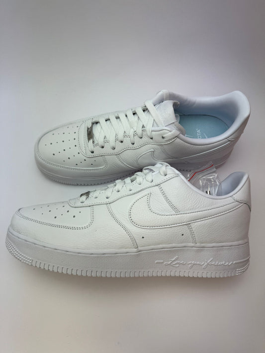 Nike Air Force 1 Low Certified Lover Boy – rechte Seitenansicht mit weißem, strukturiertem Leder-Upper und tonalem Swoosh