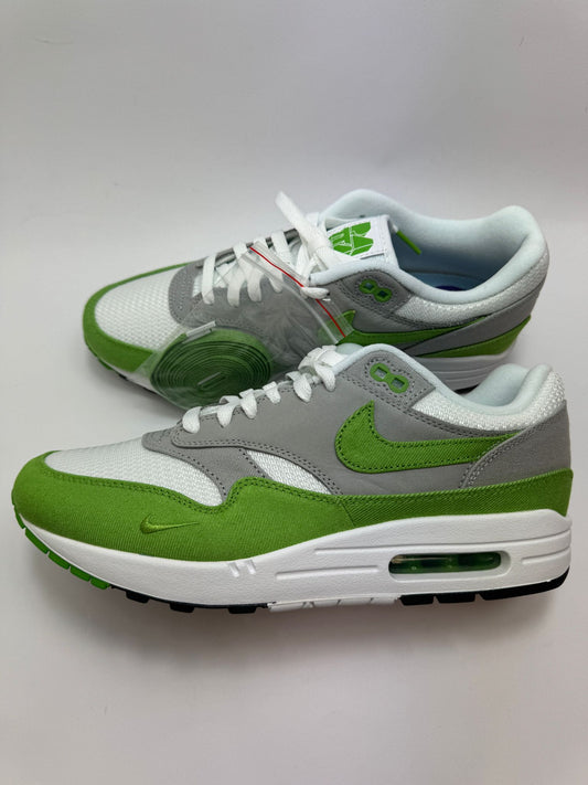 Nike Air Max 1 Patta 20th Anniversary Chlorophyll Sneaker – rechte Seitenansicht in grün und weiß“