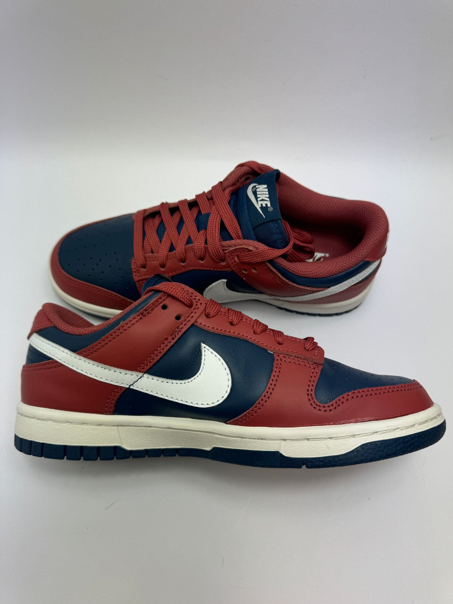 Nike Dunk Low Retro Canyon Rust – linke Außenseite in Canyon Rust und Cremefarben