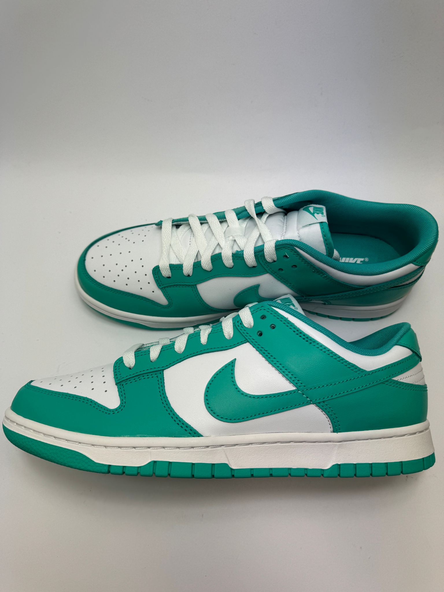Nike Dunk Low Clear Jade – rechte Seitenansicht mit klarem Jadegrün und weißem Lede