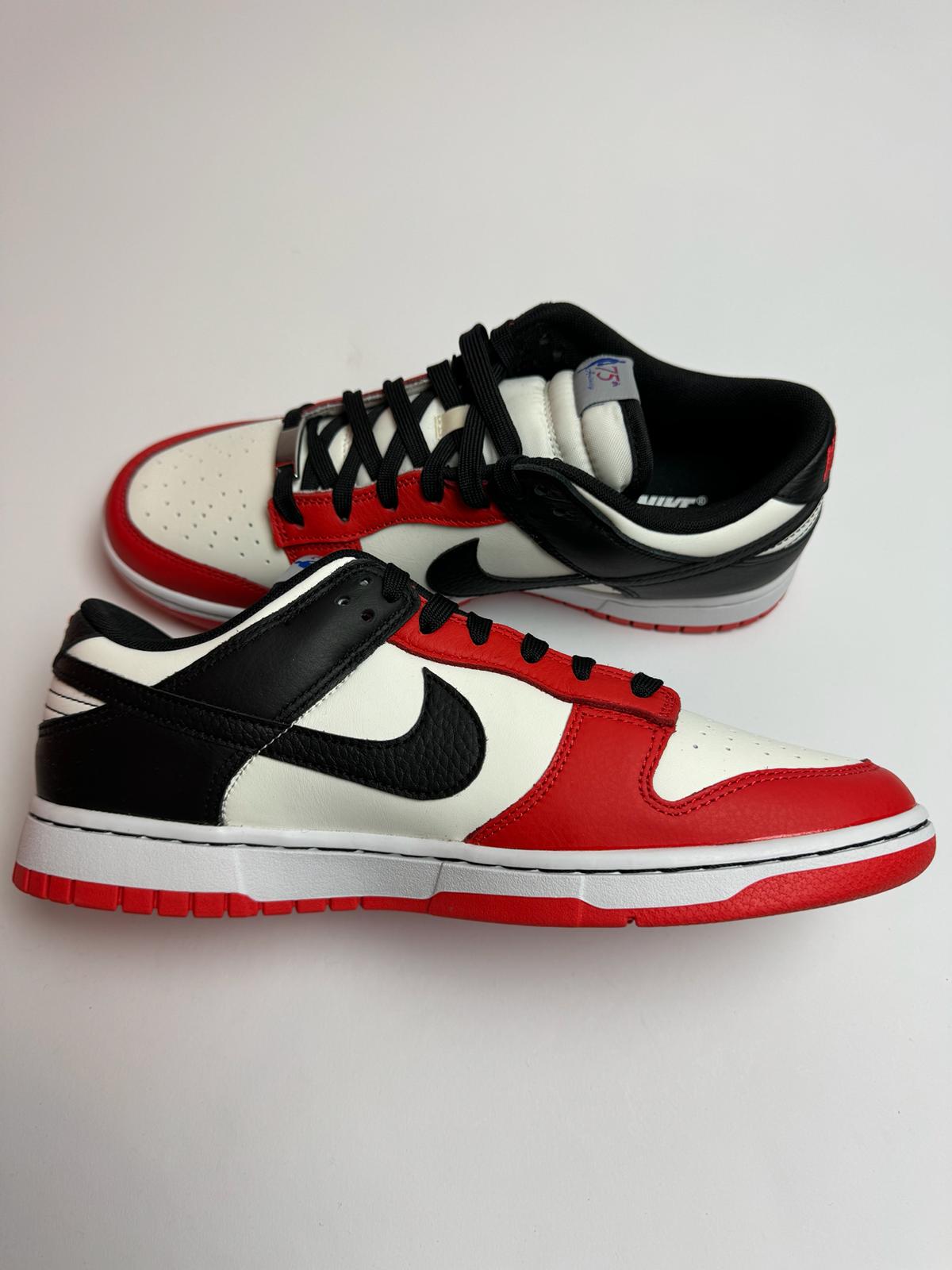 Nike Dunk Low EMB NBA 75th Anniversary Chicago – linke Außenseite mit klassischen Bulls-Farben