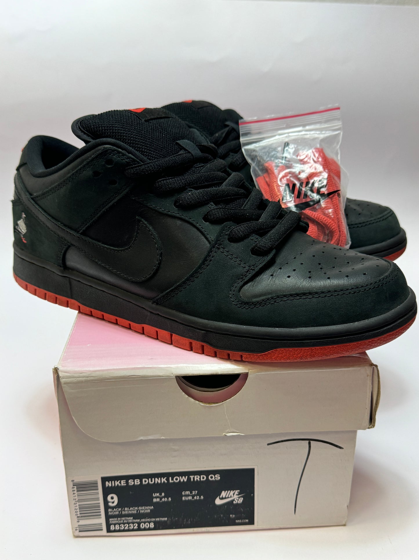 Nike SB Dunk Low "Black Pigeon" EU42,5 US9 (USED)