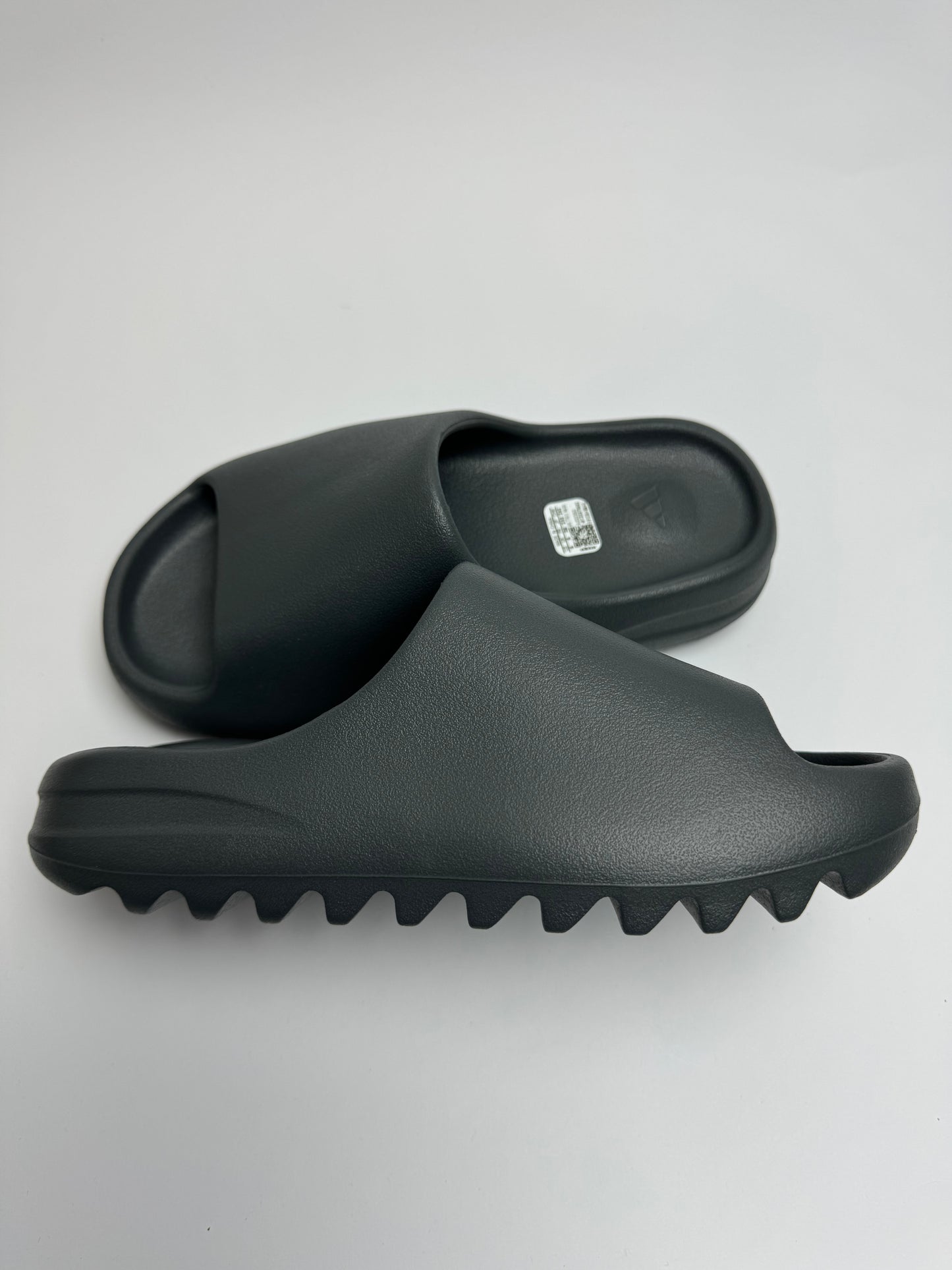 Yeezy Slide „Slate Grey“