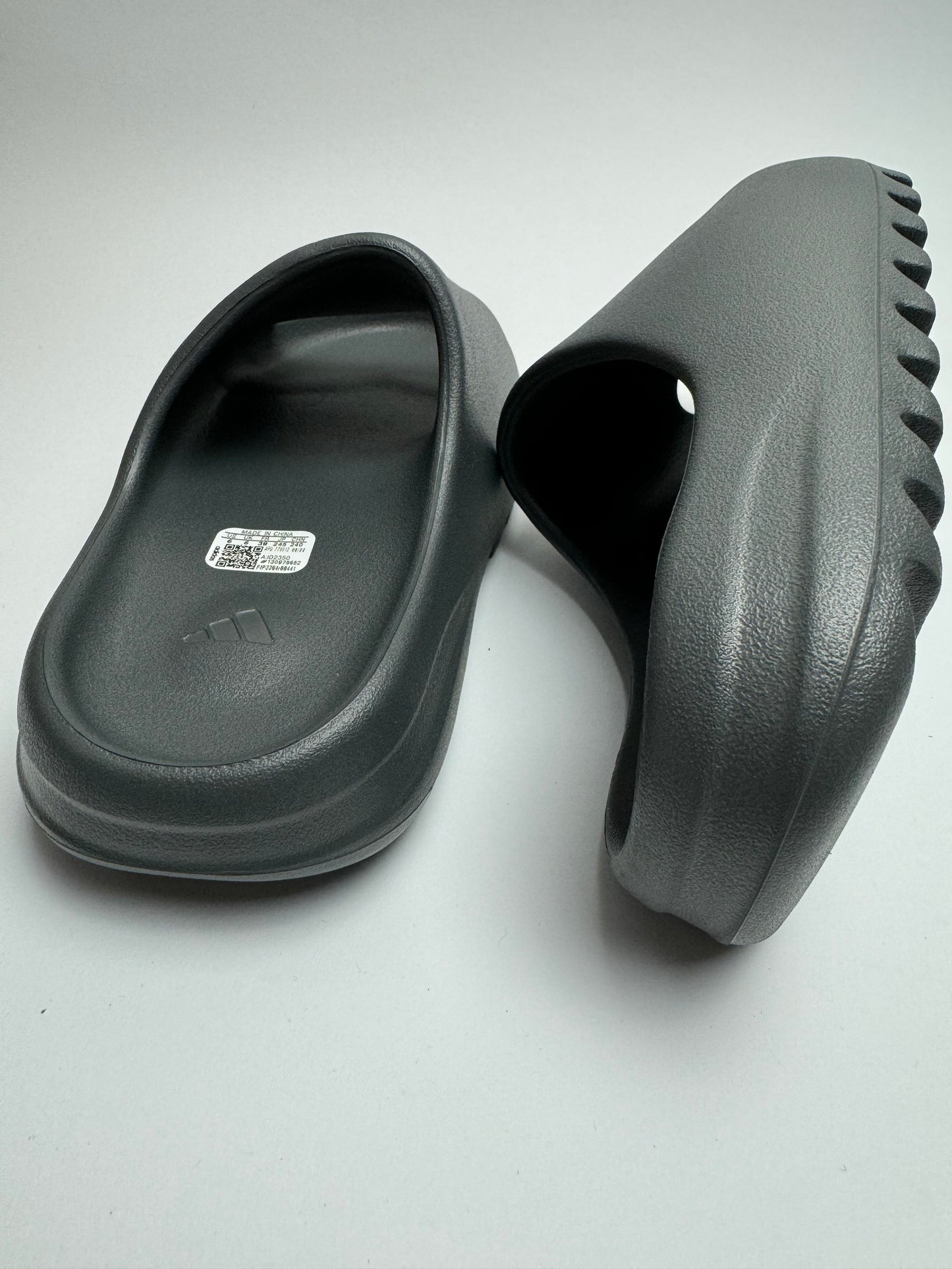 Yeezy Slide „Slate Grey“