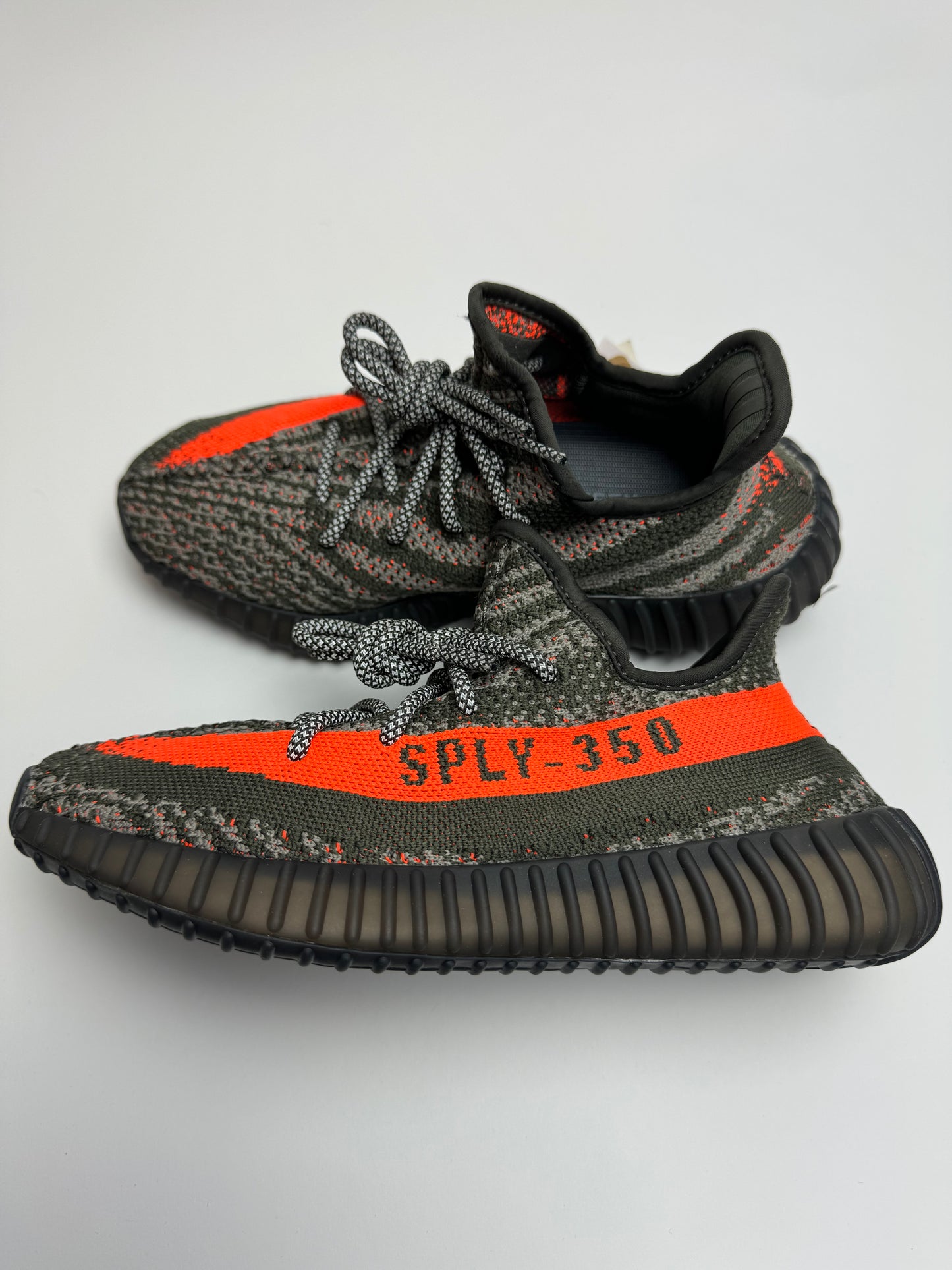 Yeezy Boost 350 V2 „Carbon Beluga“