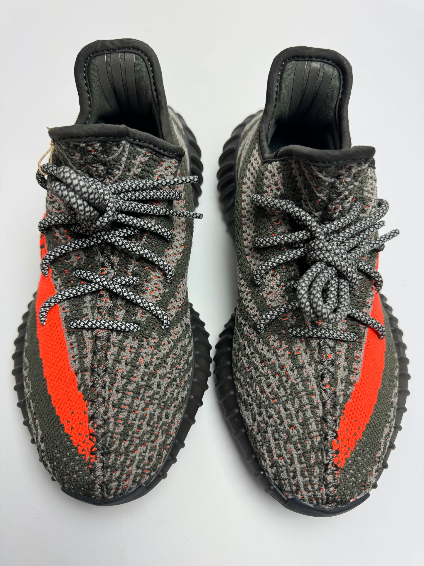 Yeezy Boost 350 V2 „Carbon Beluga“