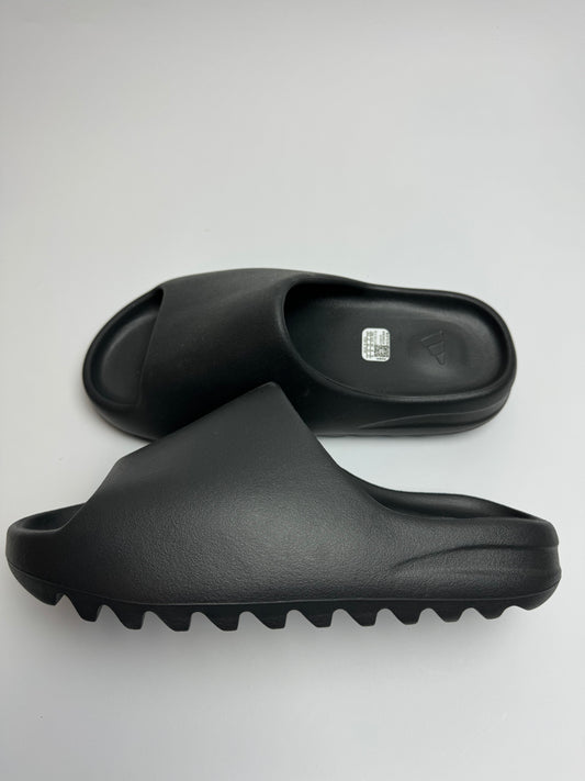 Yeezy Slides „Onyx“