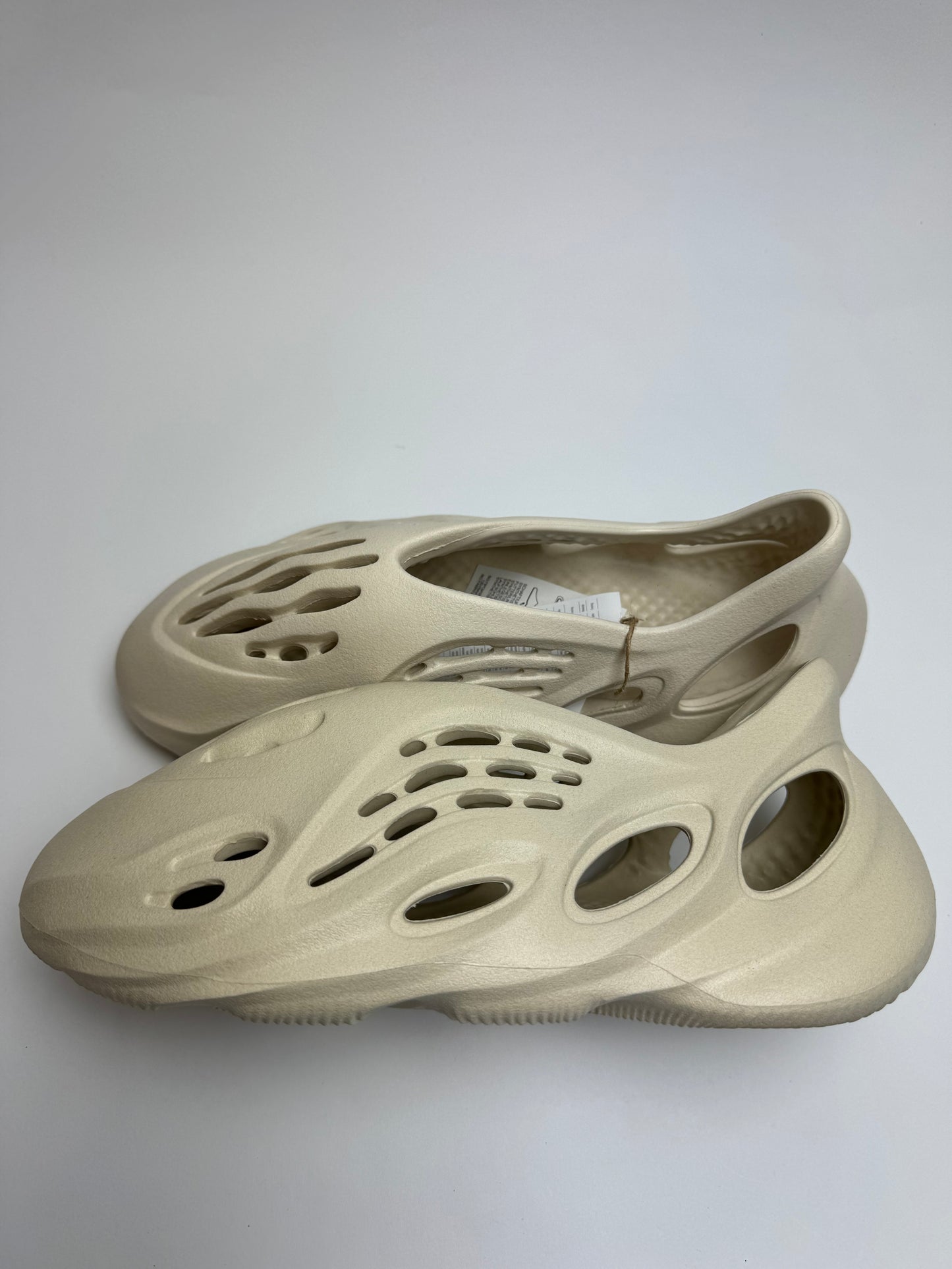 Yeezy Foam RNNR „Sand“