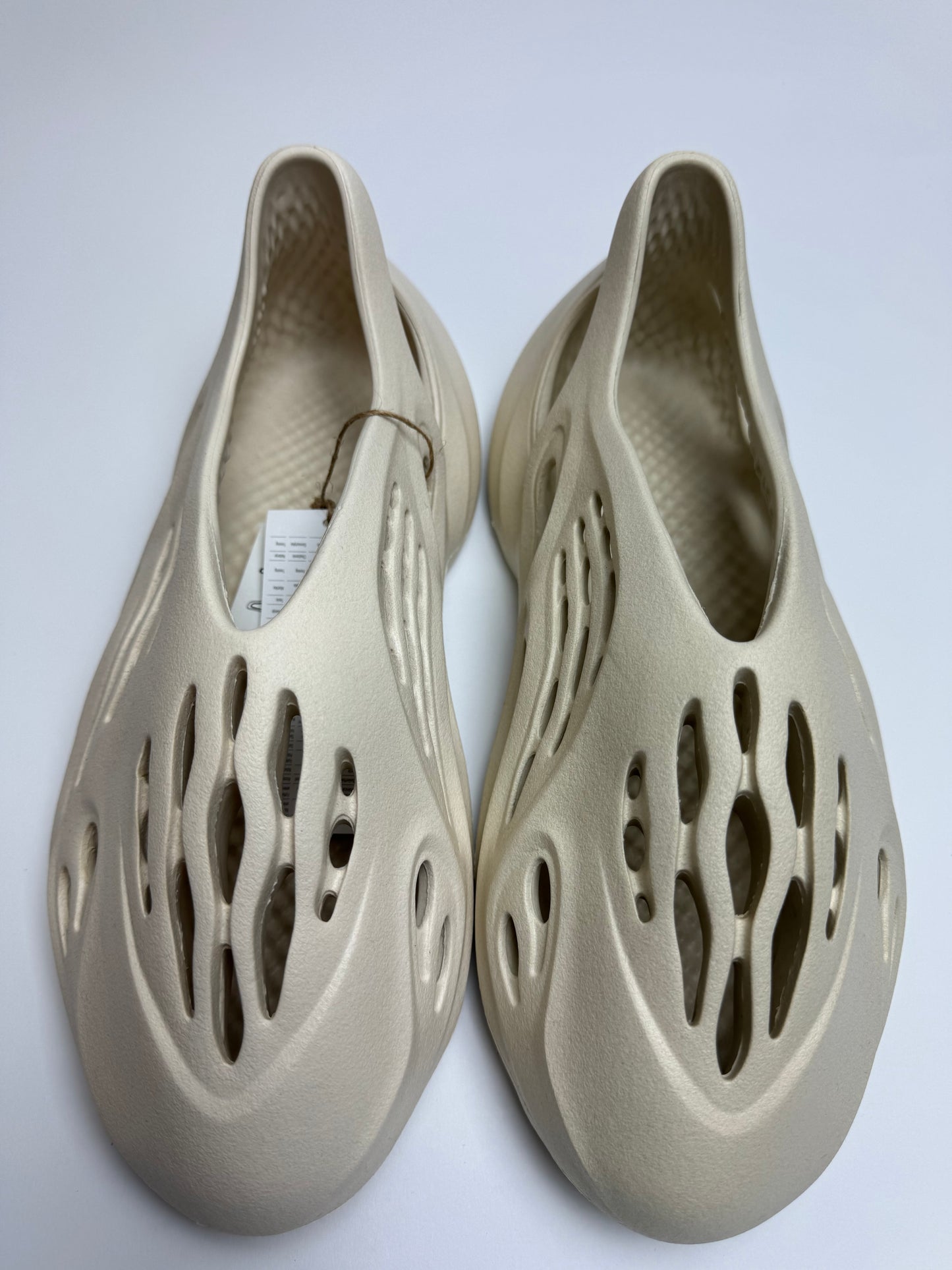 Yeezy Foam RNNR „Sand“