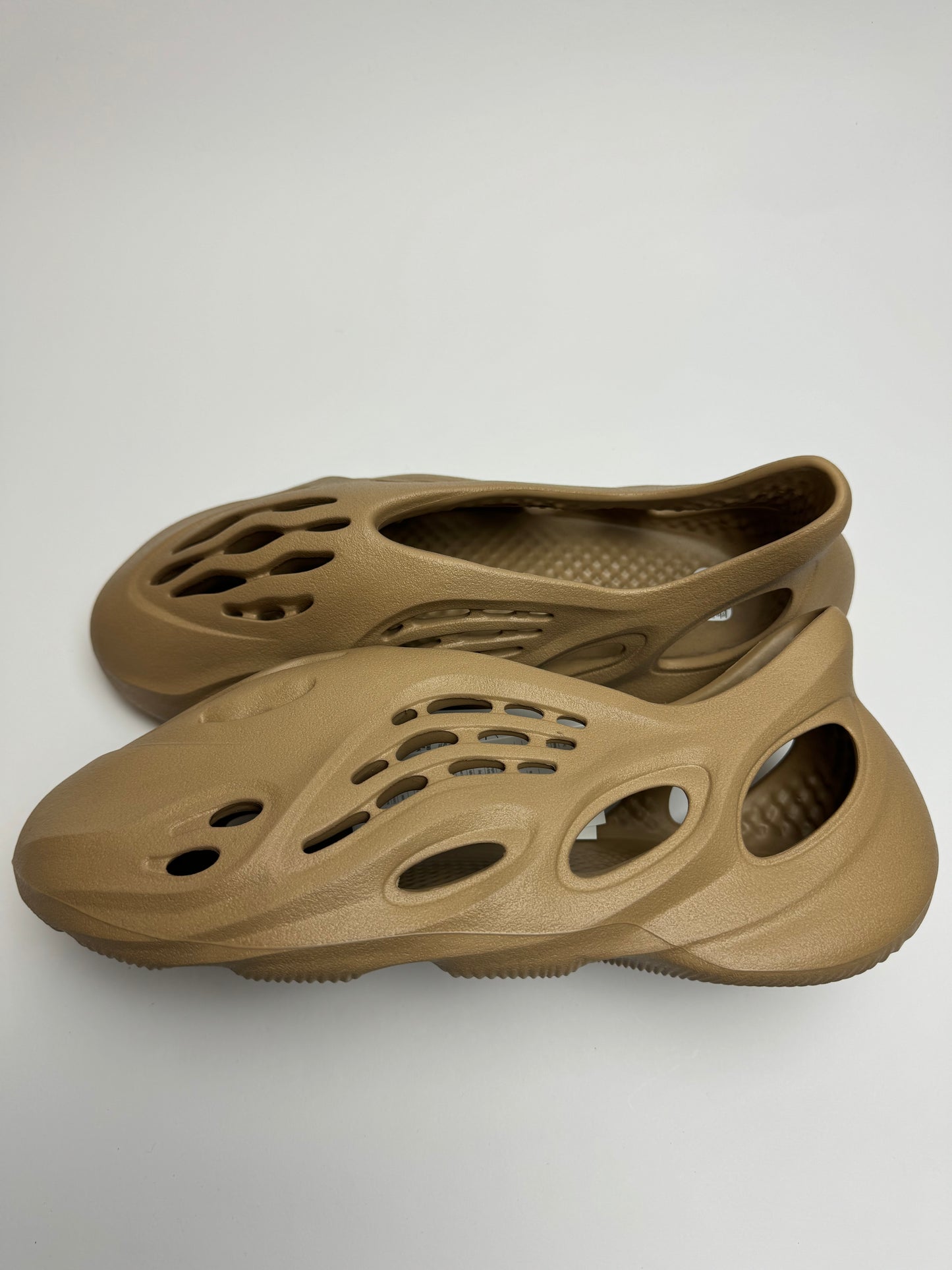 Yeezy Foam RNNR „Clay Taupe“