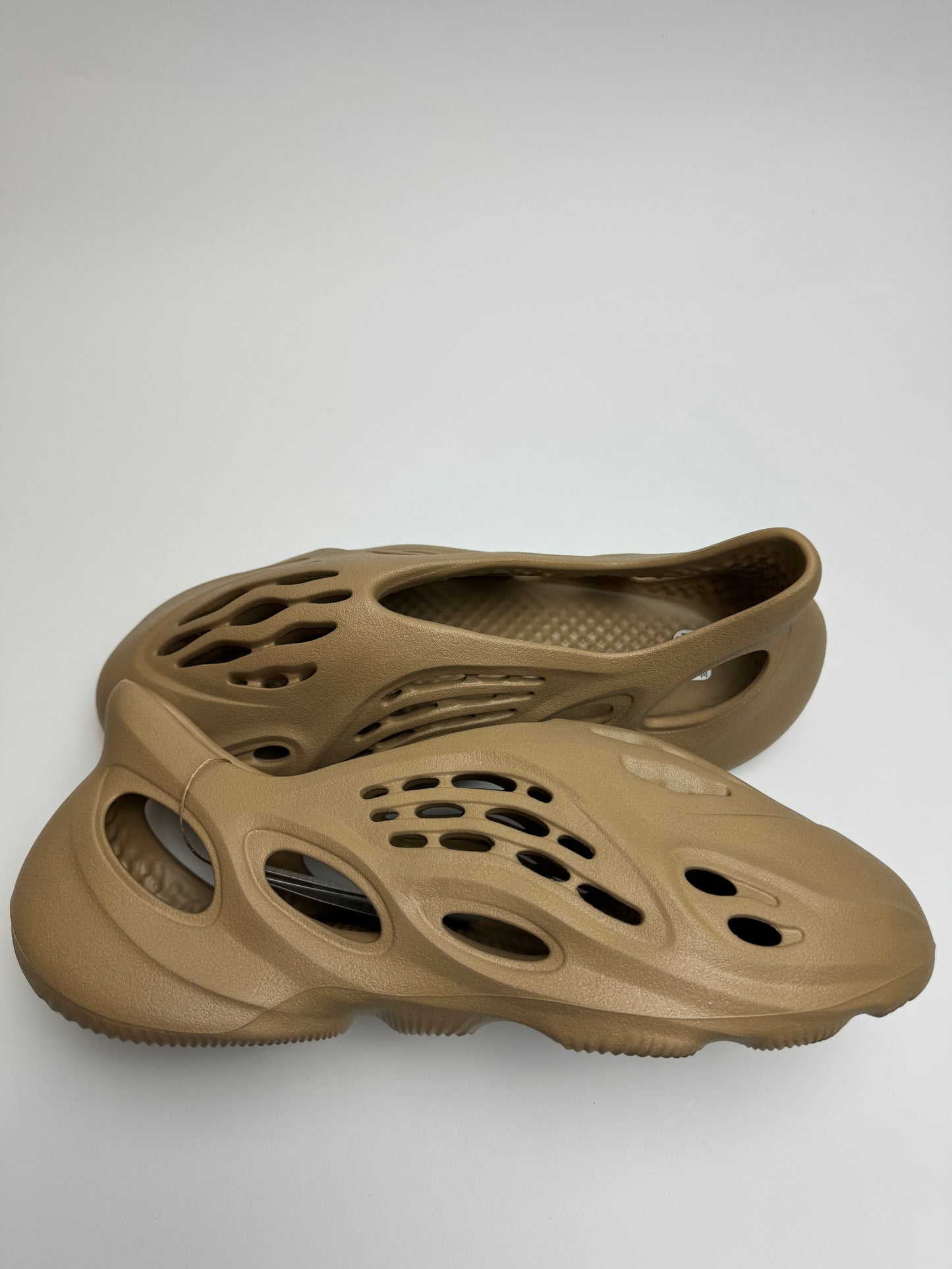 Yeezy Foam RNNR „Clay Taupe“