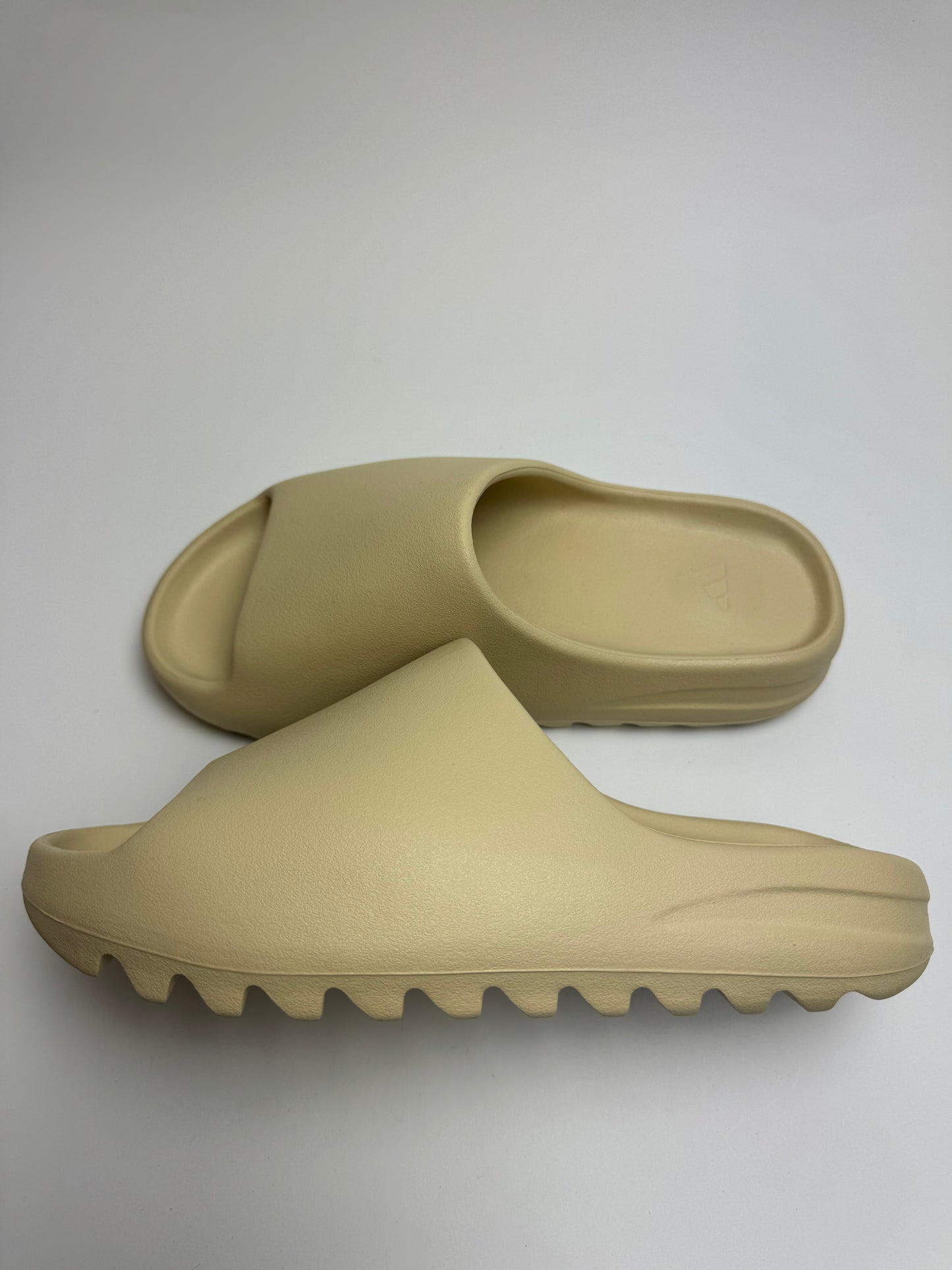 Yeezy Slide „Bone“