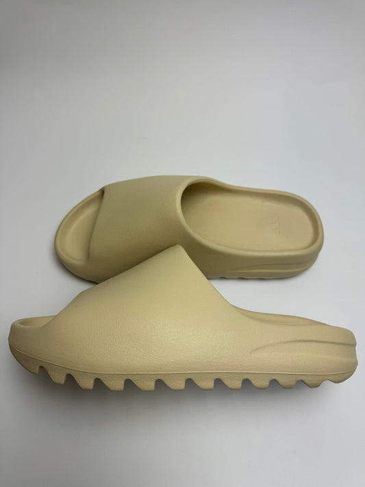 Yeezy Slide „Bone“