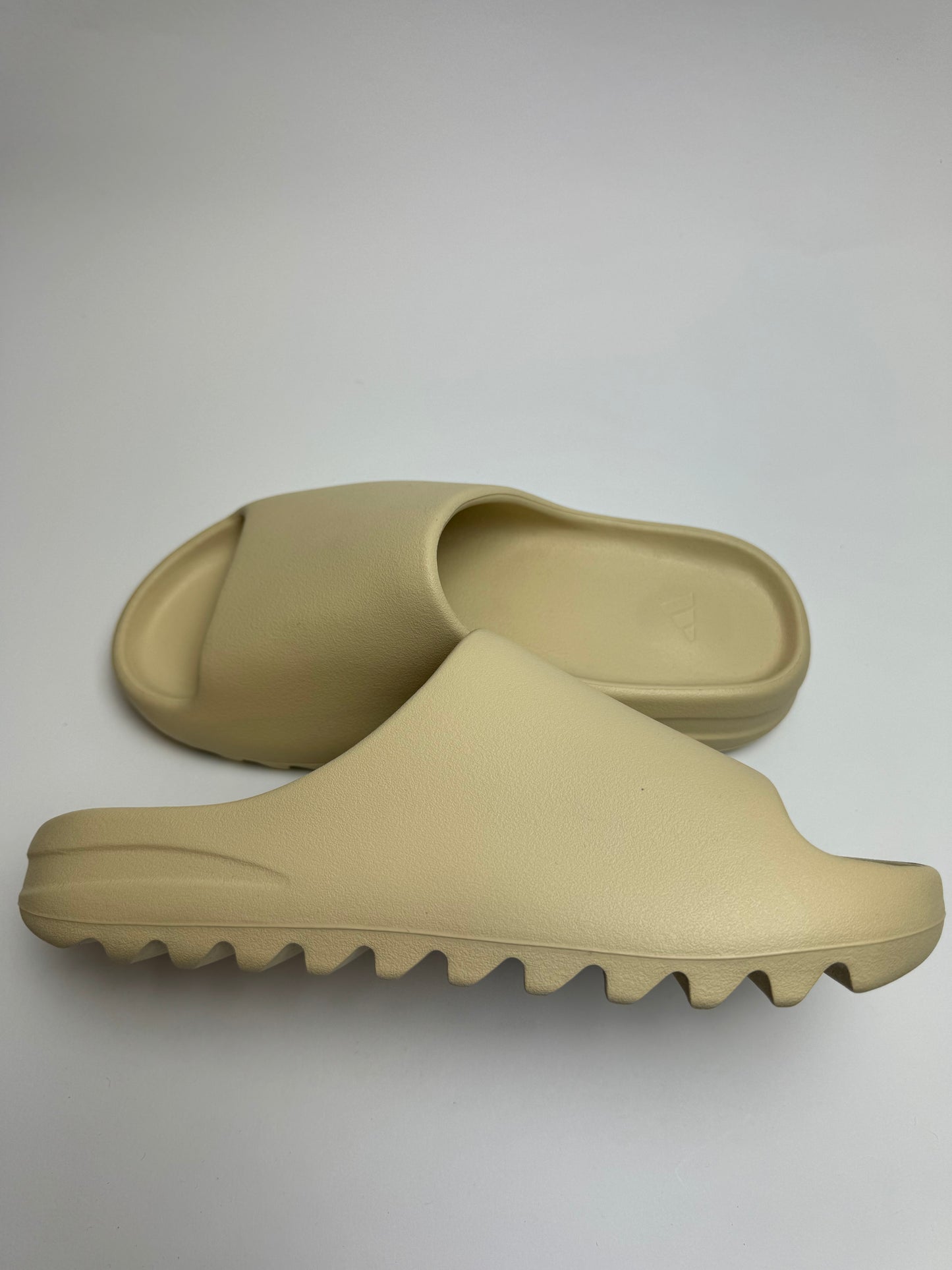 Yeezy Slide „Bone“