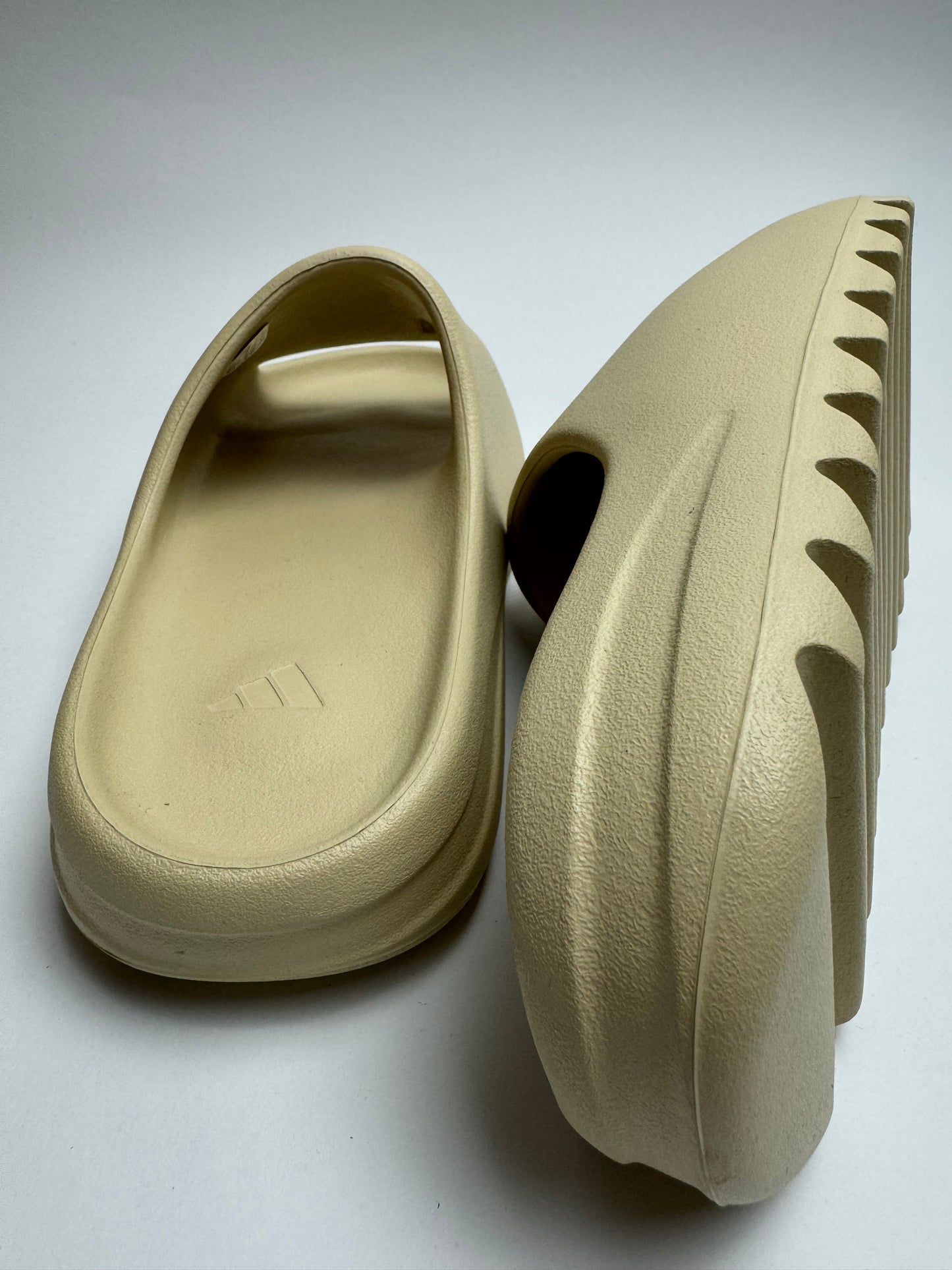 Yeezy Slide „Bone“