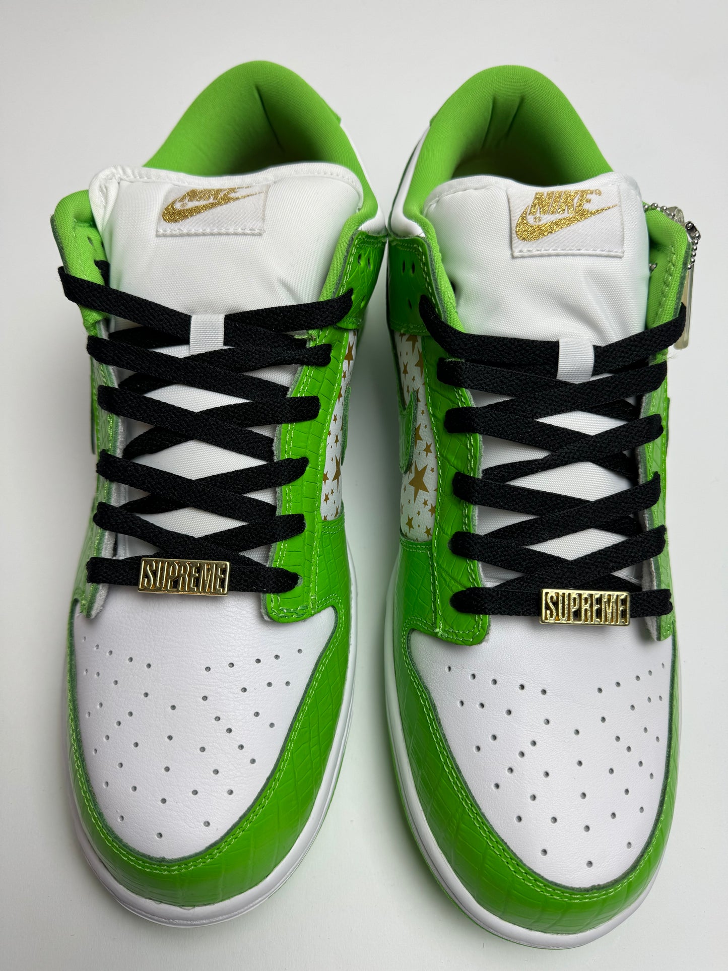 Nike SB Dunk Low "Supreme Stars Mean Green"