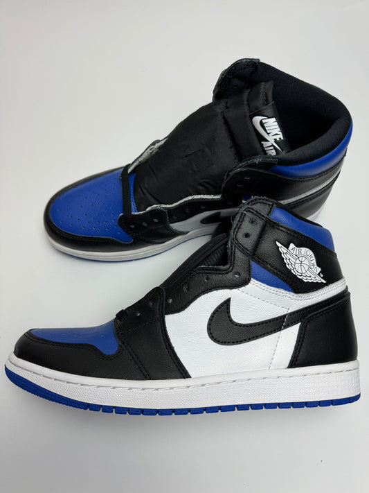 Air Jordan 1 Royal Toe – rechte Seitenansicht mit weißem Leder-Upper und schwarzen Overlays