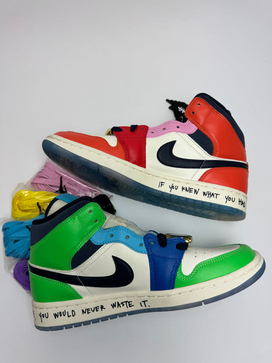 Jordan 1 Mid Fearless – rechte Seitenansicht mit weißem Leder, orangen Overlays und schwarzem Swoosh