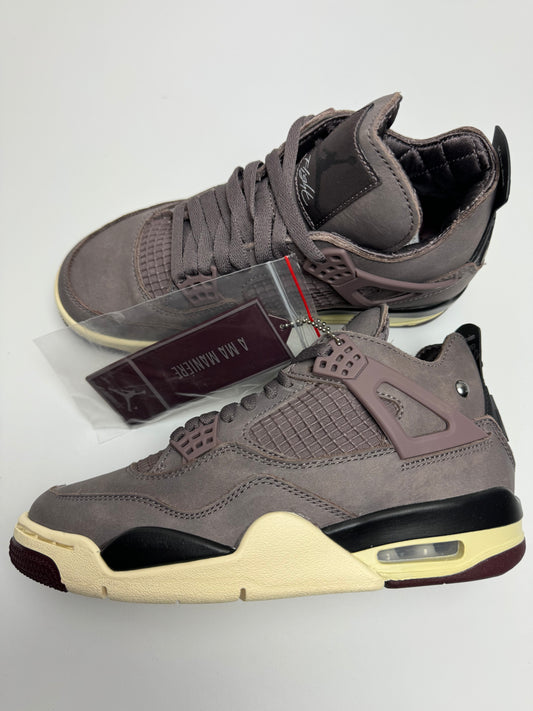 A Ma Maniére × AJ4 Violet Ore – rechte Seitenansicht mit samtigem Violet-Ore Nubuck-Upper und tonalem Mesh-Panel