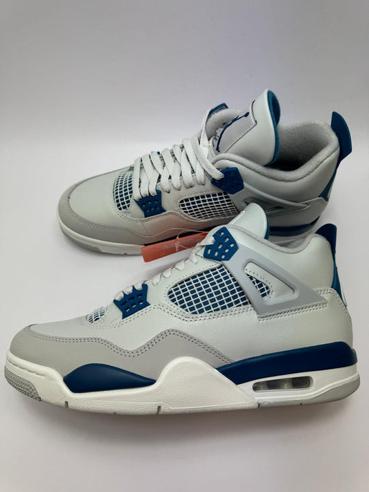 Air Jordan 4 Retro Military Blue – rechte Seitenansicht in Weiß und Military Blue