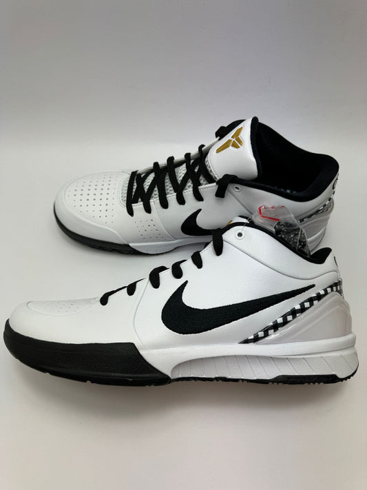 Nike Kobe 4 Protro Mambacita × Gigi – rechte Seitenansicht mit schwarzem, gold-accented Design