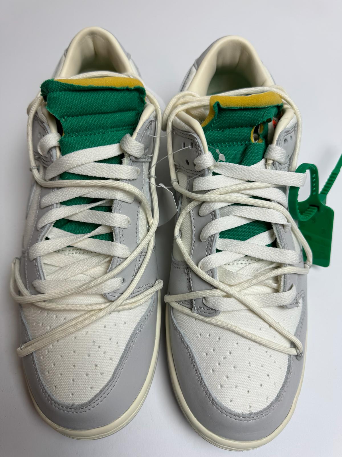 Detailansicht der Zunge – Off-White Dunk Lot 25 mit 75th‑style Zungenlabel und Secondary-Bungee-Schnürung