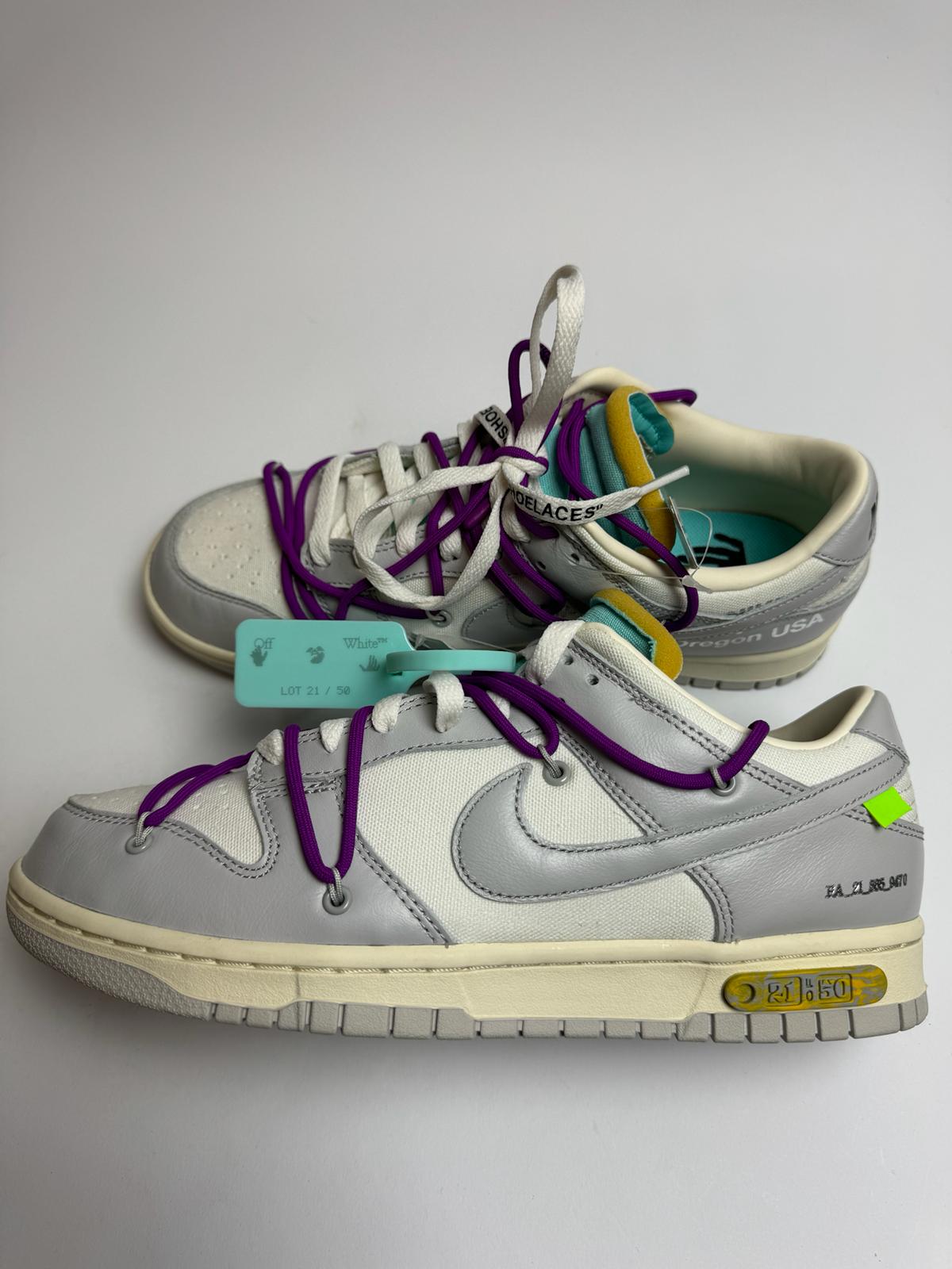 Off‑White Nike Dunk Low Lot 21 – rechte Seitenansicht mit cremeweißem Canvas und dunkelgrauen Overlays