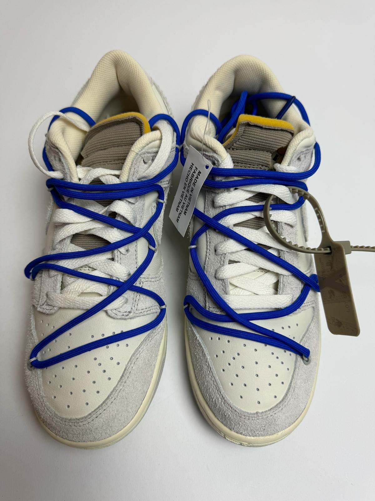 Detailansicht der Zunge – Off-White Dunk Lot 32 mit 75th‑style Zungenlabel und Secondary-Bungee-Schnürung