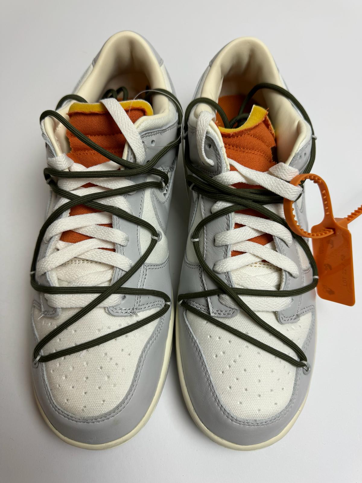 Detailansicht der Zunge – Off-White Dunk Lot 22 mit 75th-Style Zungenlabel und Secondary-Bungee-Schnürung