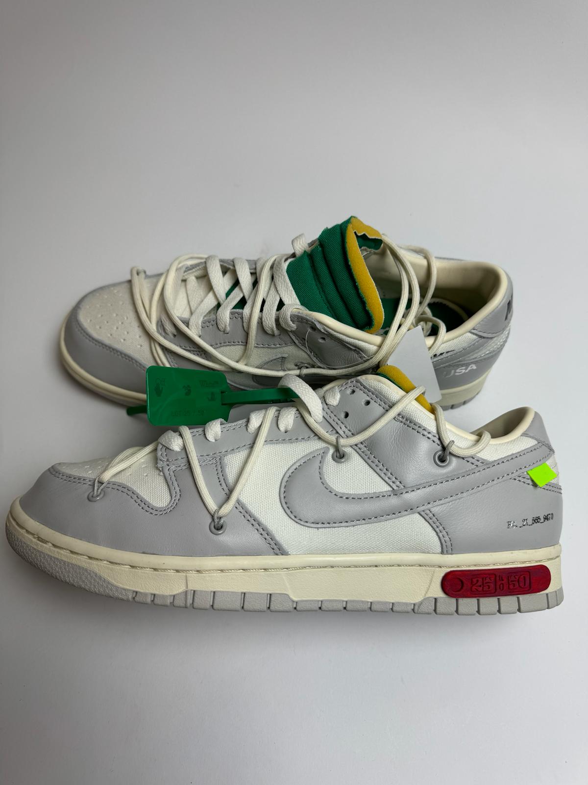 Off-White Nike Dunk Low Lot 25 – rechte Seitenansicht mit weißem Canvas und grauen Overlays