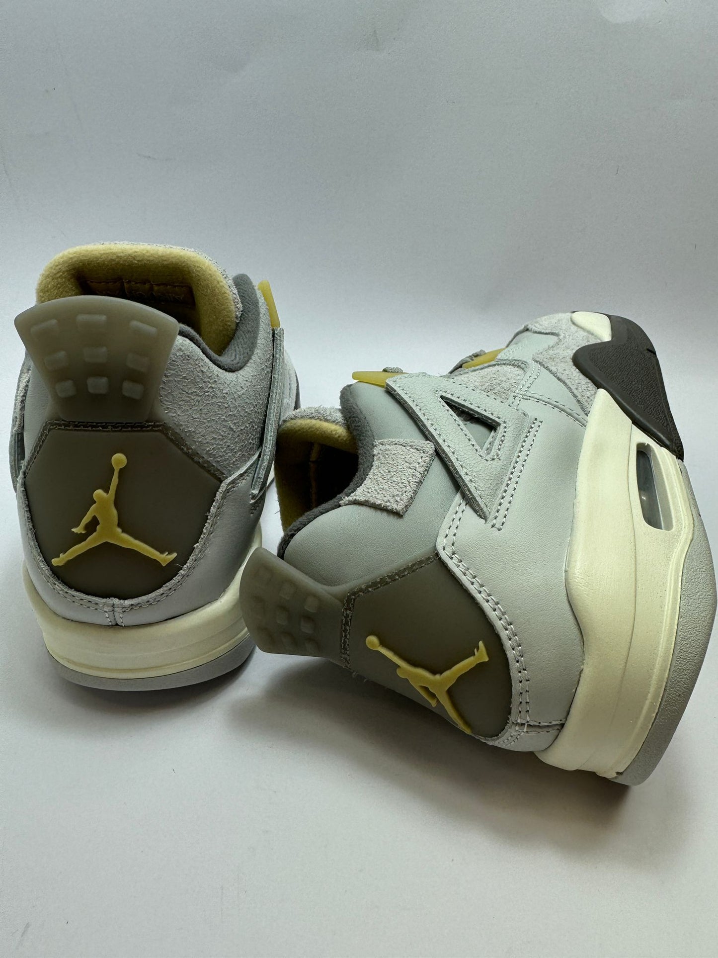 Jordan 4 Retro SE "Craft Photon Dust"