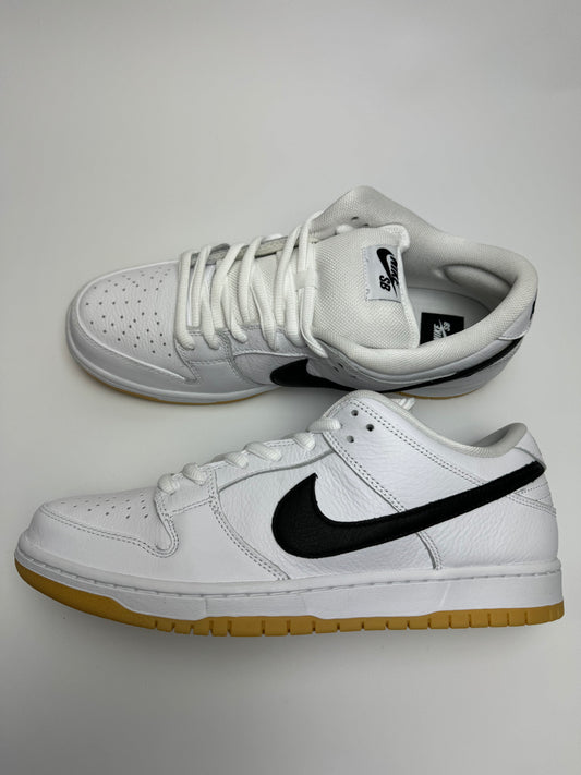 Nike SB Dunk Low White Gum – Seitenansicht mit cleanem weißen Leather-Upper und klassischem Swoosh