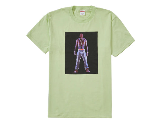 Detailaufnahme des hochwertigen Baumwollmaterials des Supreme x Tupac Hologram Tee