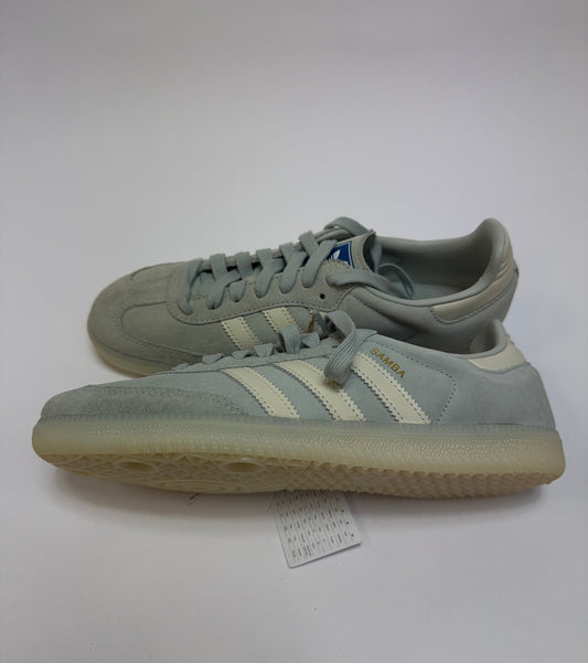 Adidas Samba OG Wonder Silver rechte Außenseite mit silberfarbenem Leder Upper