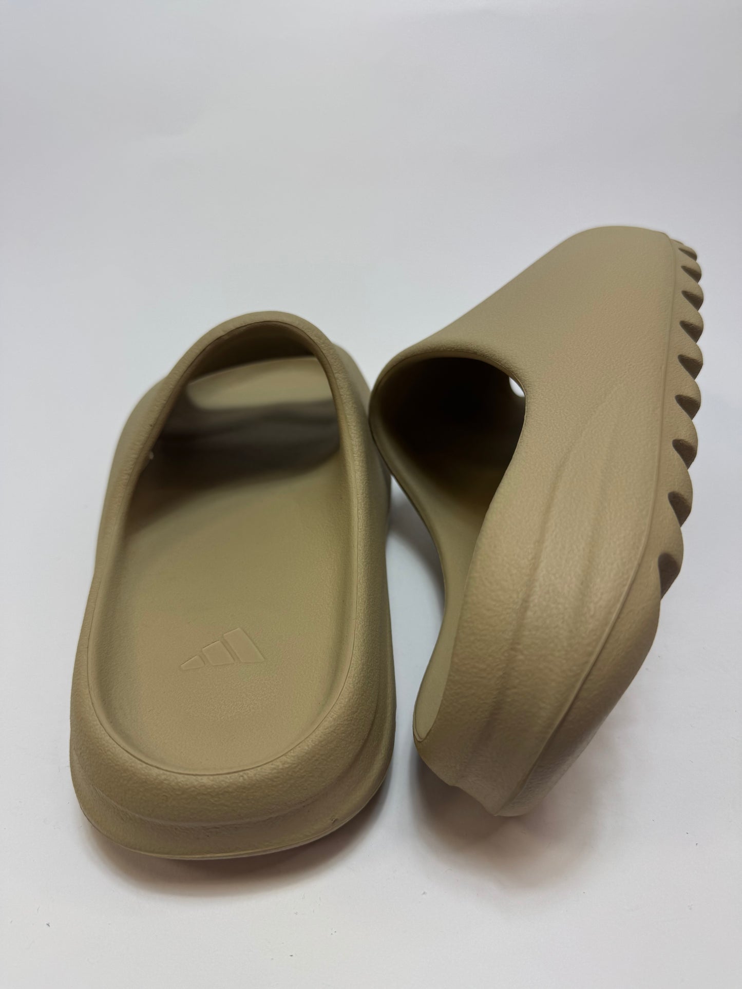 Detailansicht der Rückseite – geschwungene Ferse und dezenter Heeldesign