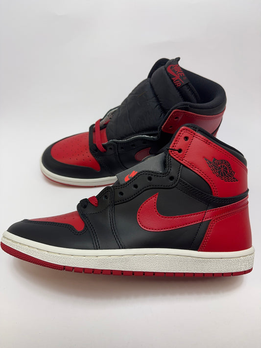 Air Jordan 1 High ’85 Bred rechte Außenseite mit klassischer schwarz-roter Farbgebung