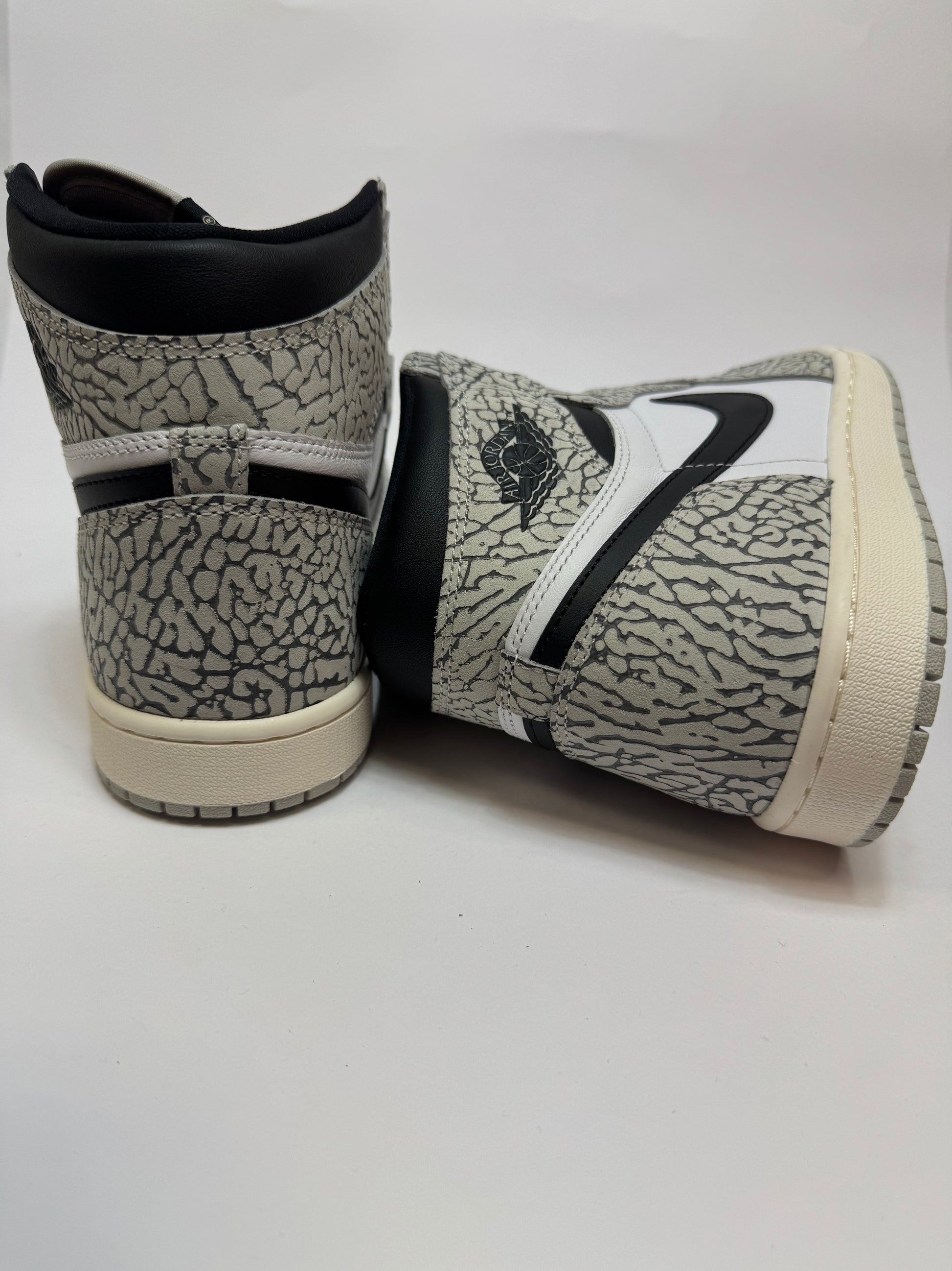 „Detailansicht der Rückseite – Wings Logo auf der Ferse