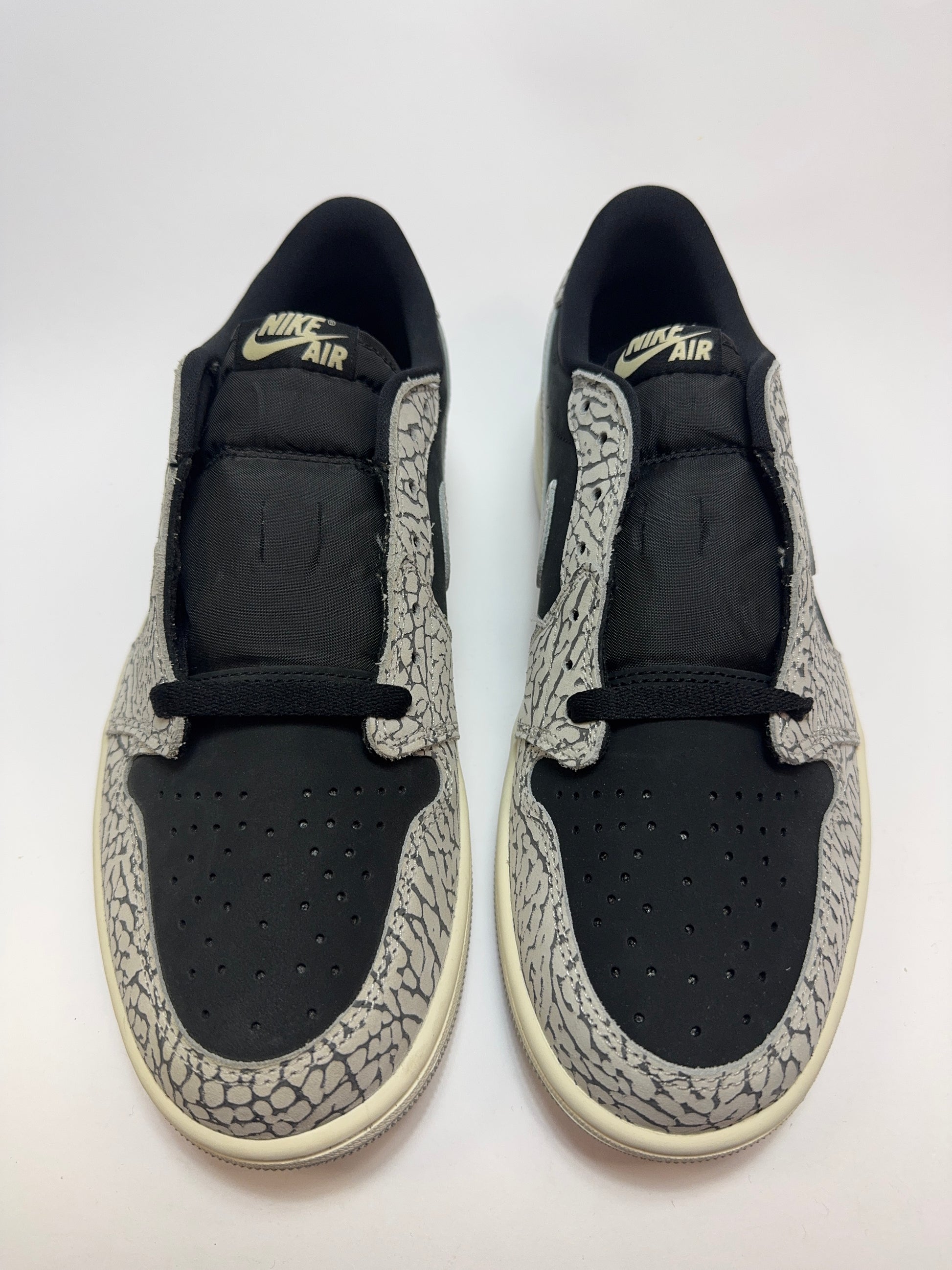 Nahaufnahme der Zunge – Nike Air Tag mit klarer Beschriftung