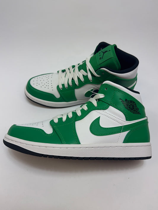 Air Jordan 1 Mid Lucky Green rechte Außenseite mit weißem Leder-Base und grünen Overlays