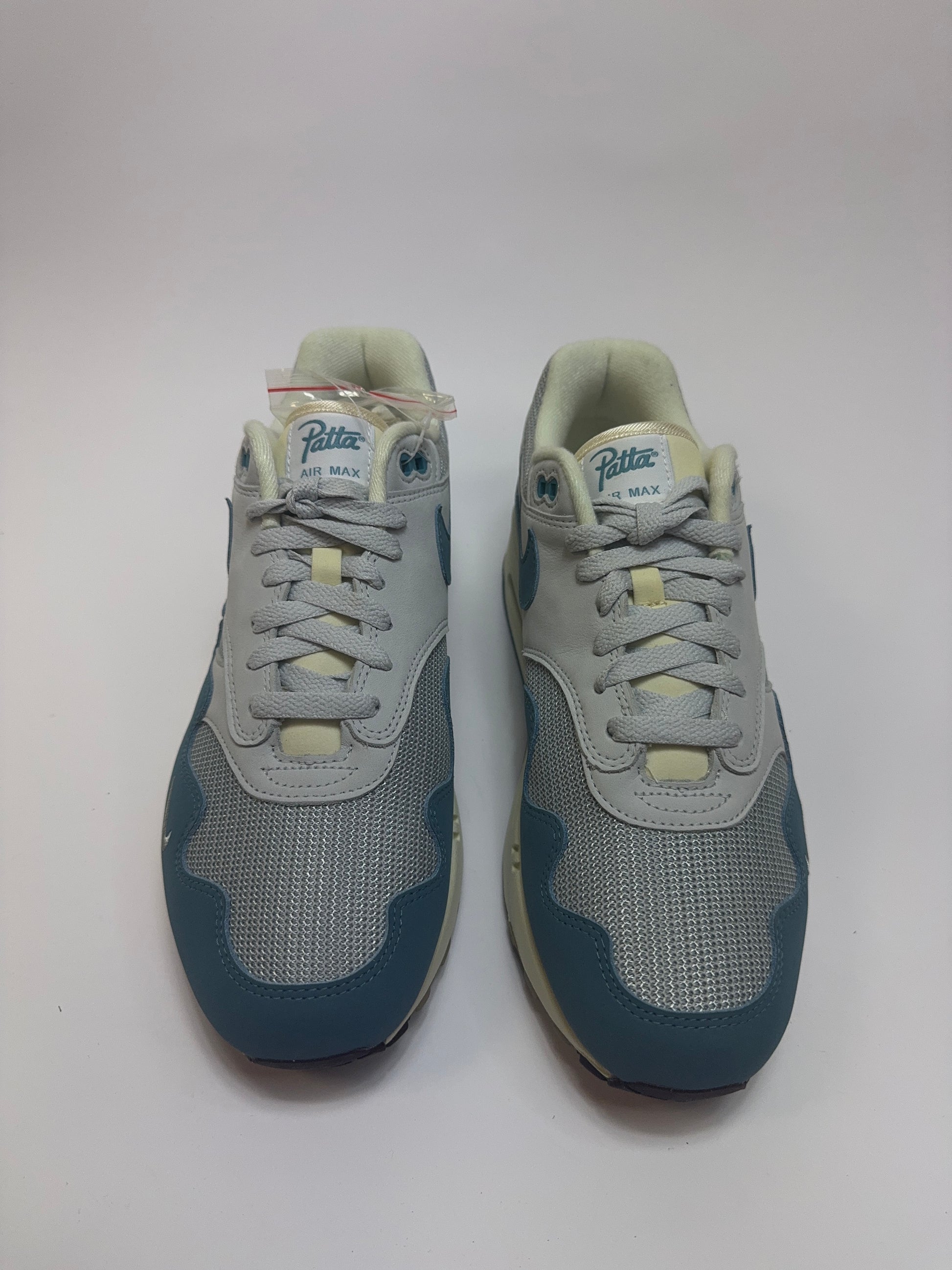 Nahaufnahme der Zunge – Tongue Label mit Patta Branding und Noise Aqua Beschriftung