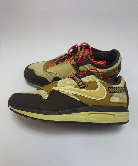 Nike Air Max 1 Travis Scott Baroque Brown rechte Außenseite mit Baroque Brown Mesh Upper und earthy Overlays