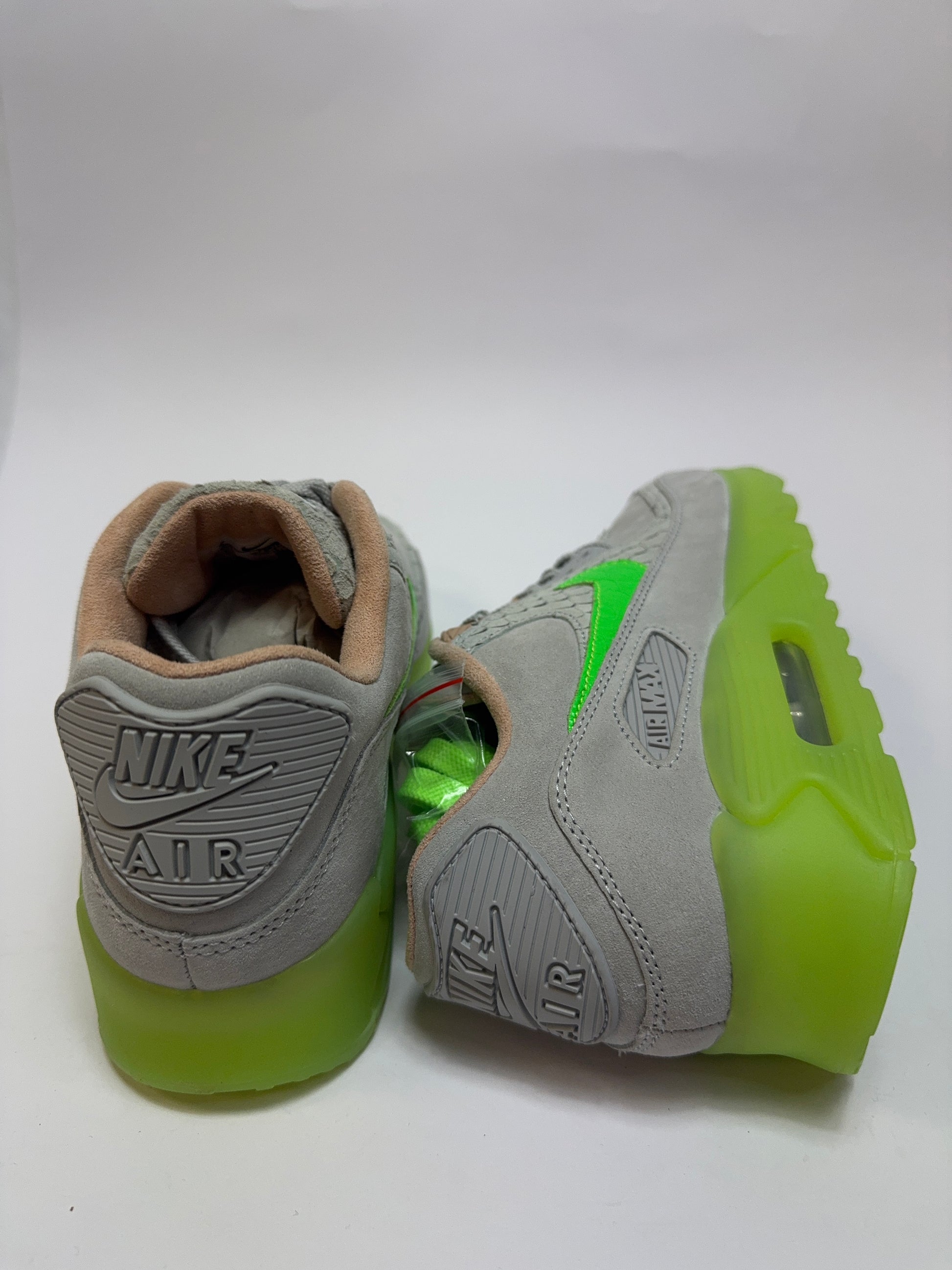 Detailansicht der Rückseite – Fersenlogo und harmonisches Design