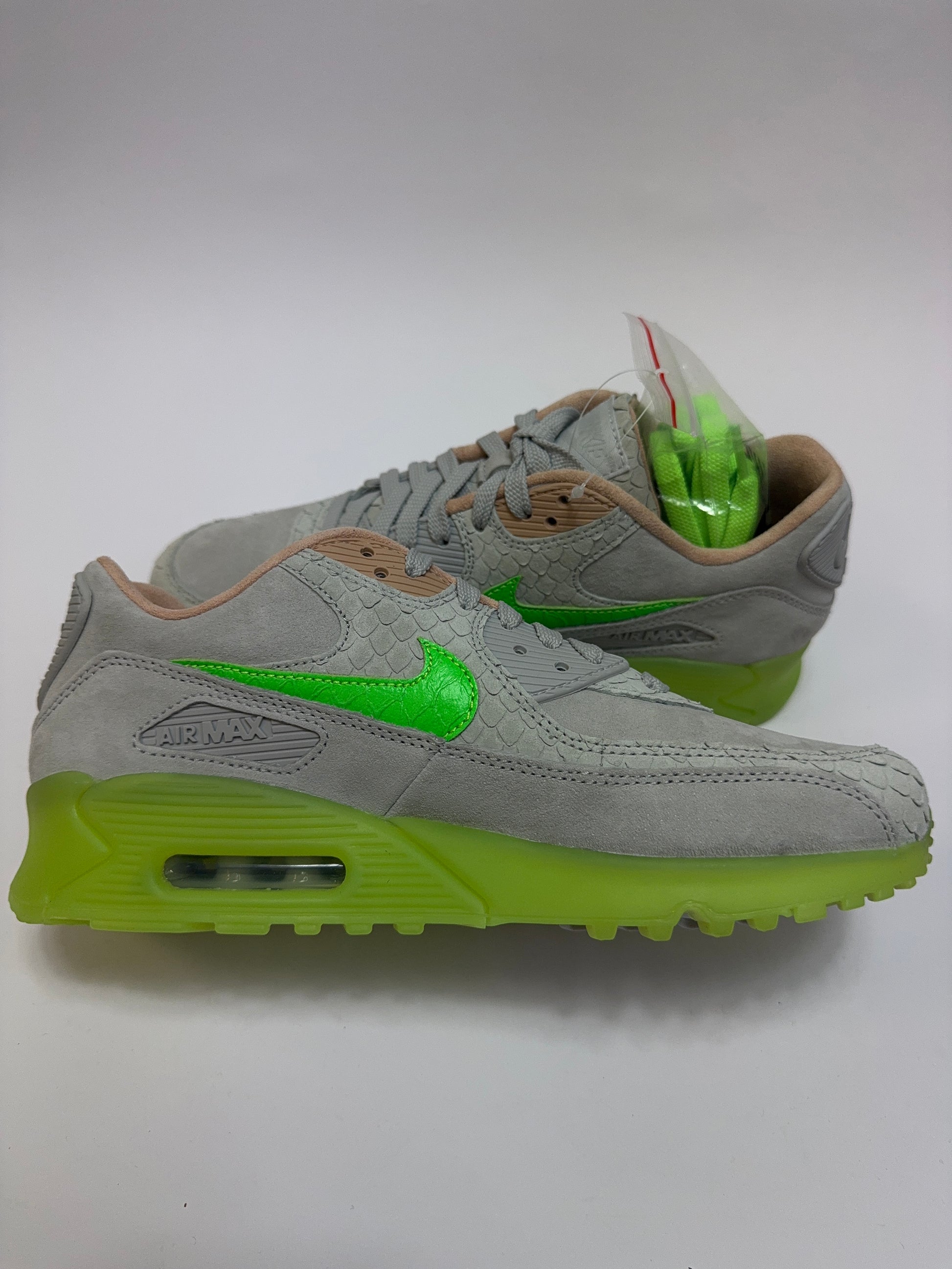 Nike Air Max 90 New Species linke Ansicht mit Overlays und kontrastierenden Details