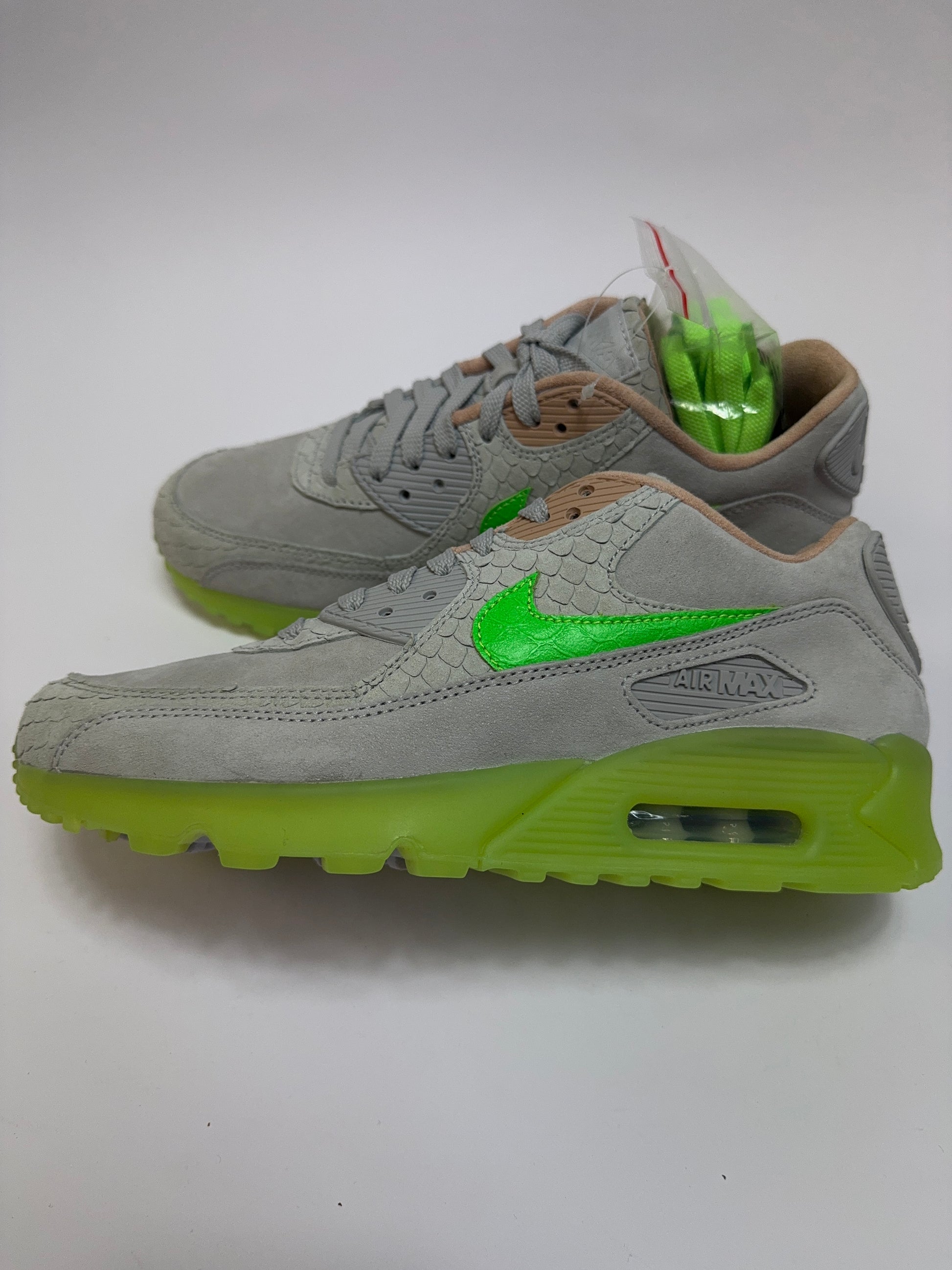 Nike Air Max 90 New Species rechte Außenseite mit auffälligem Species-Muster Upper