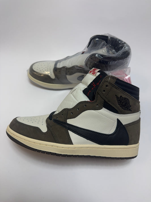 Air Jordan 1 Travis Scott High rechte Außenseite mit weißen Basis, Mocha Suede Overlays und schwarzem Reverse Swoosh
