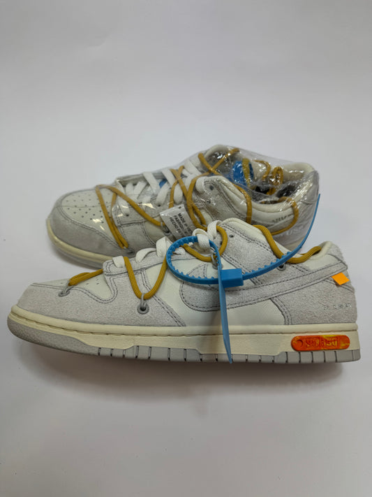 Off-White Dunk Low Lot 34 rechte Außenseite mit Sail Basis und grauen Overlays