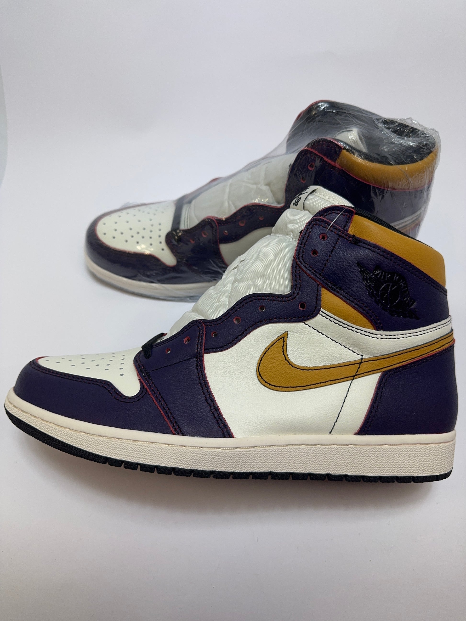 Air Jordan 1 SB ‘LA to Chicago’ rechte Außenseite mit schwarzem Upper und Grafik-Print