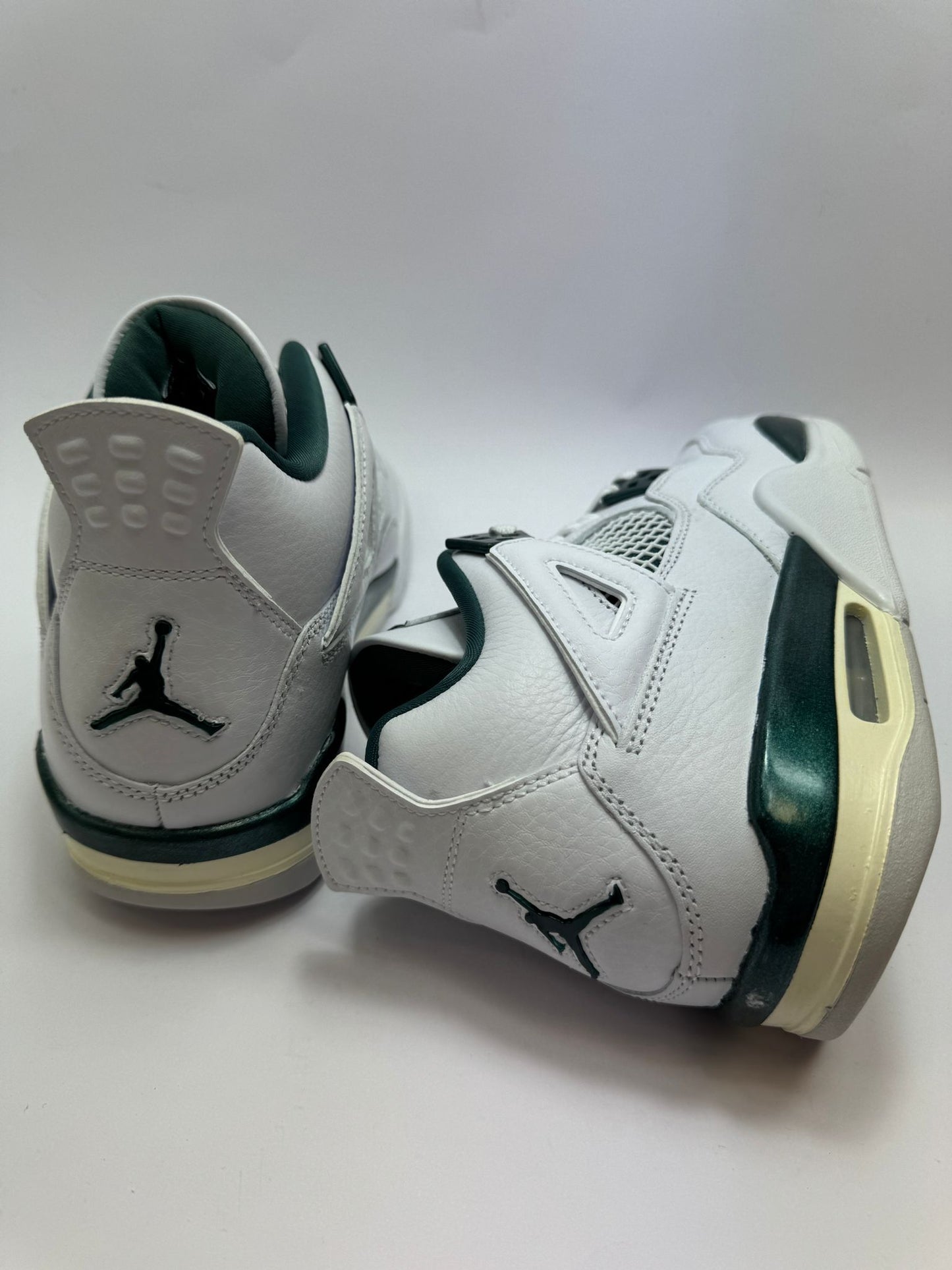„Jordan 4 Retro Oxidized Green – Rückansicht mit Jumpman Logo