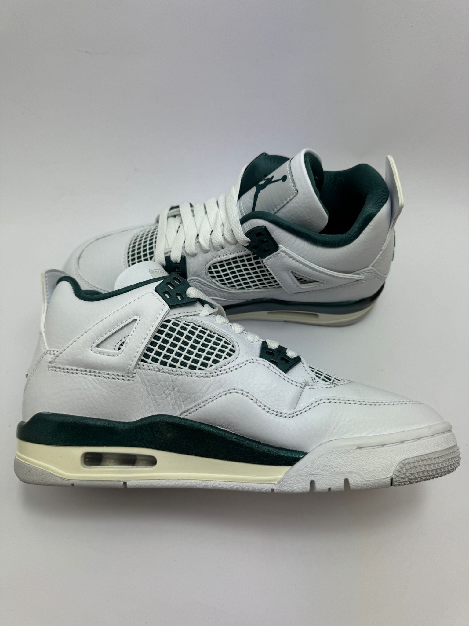 Jordan 4 Oxidized Green GS – linke Außenseite mit Vintage-Green-Design
