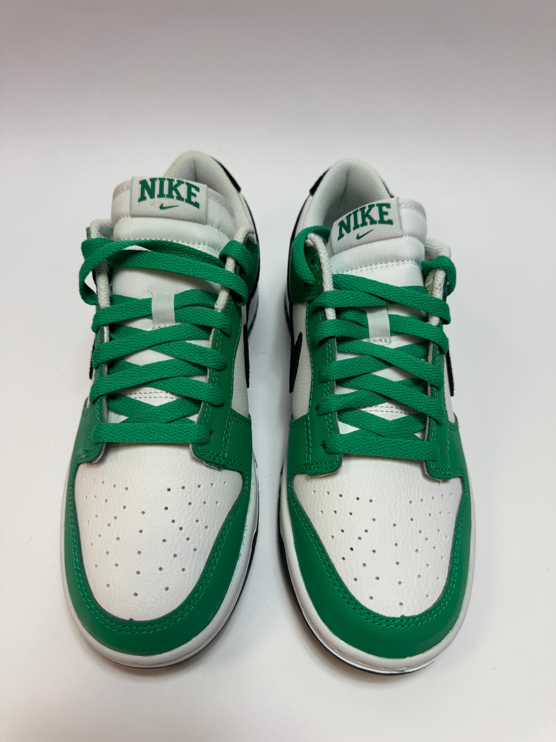 Nahaufnahme der Zunge – Slot-Machine-Grafik und Lottery Branding